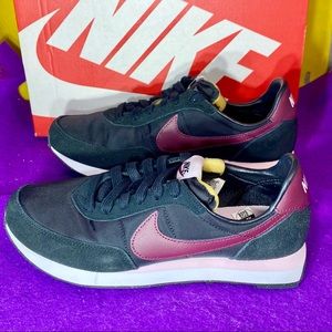 Nike Waffle Trainer 2 Black/Dark Beetroot Running Shoes Sz. Youth/Men’s 7Y New